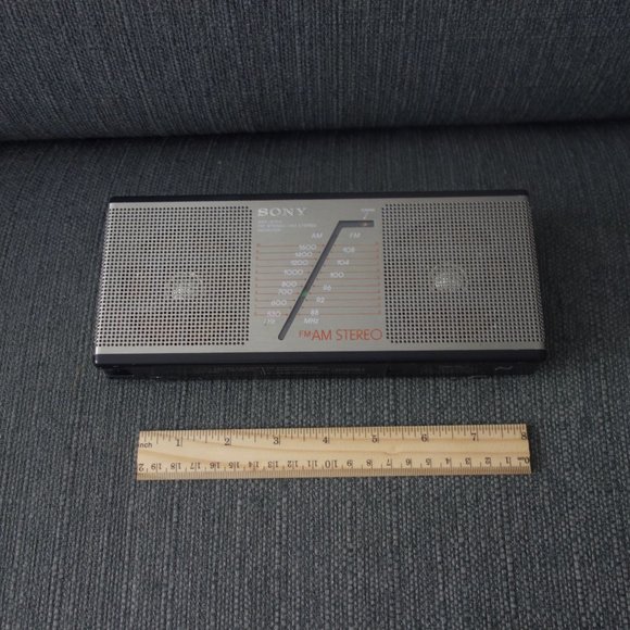 Vintage Sony SRF-A100 AM FM Battery Powered Radio - Picture 13 of 16